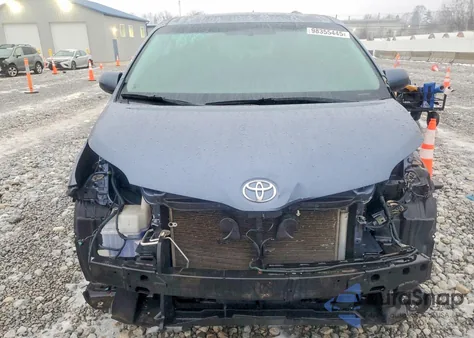 2016 Toyota Sienna Xle z USA, uszkodzony, nr VIN 5TDDK3DC4GS142599